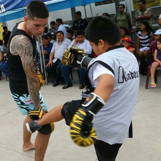 Renzo Palza: de competidor nacional a entrenador juvenil de kickboxing