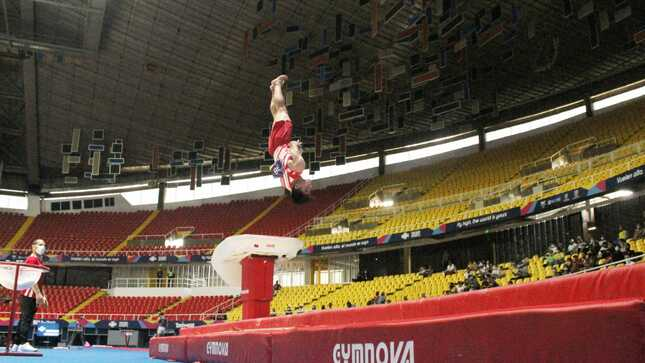 Llevar la gimnasia en la sangre: el camino de Edward Gonzales